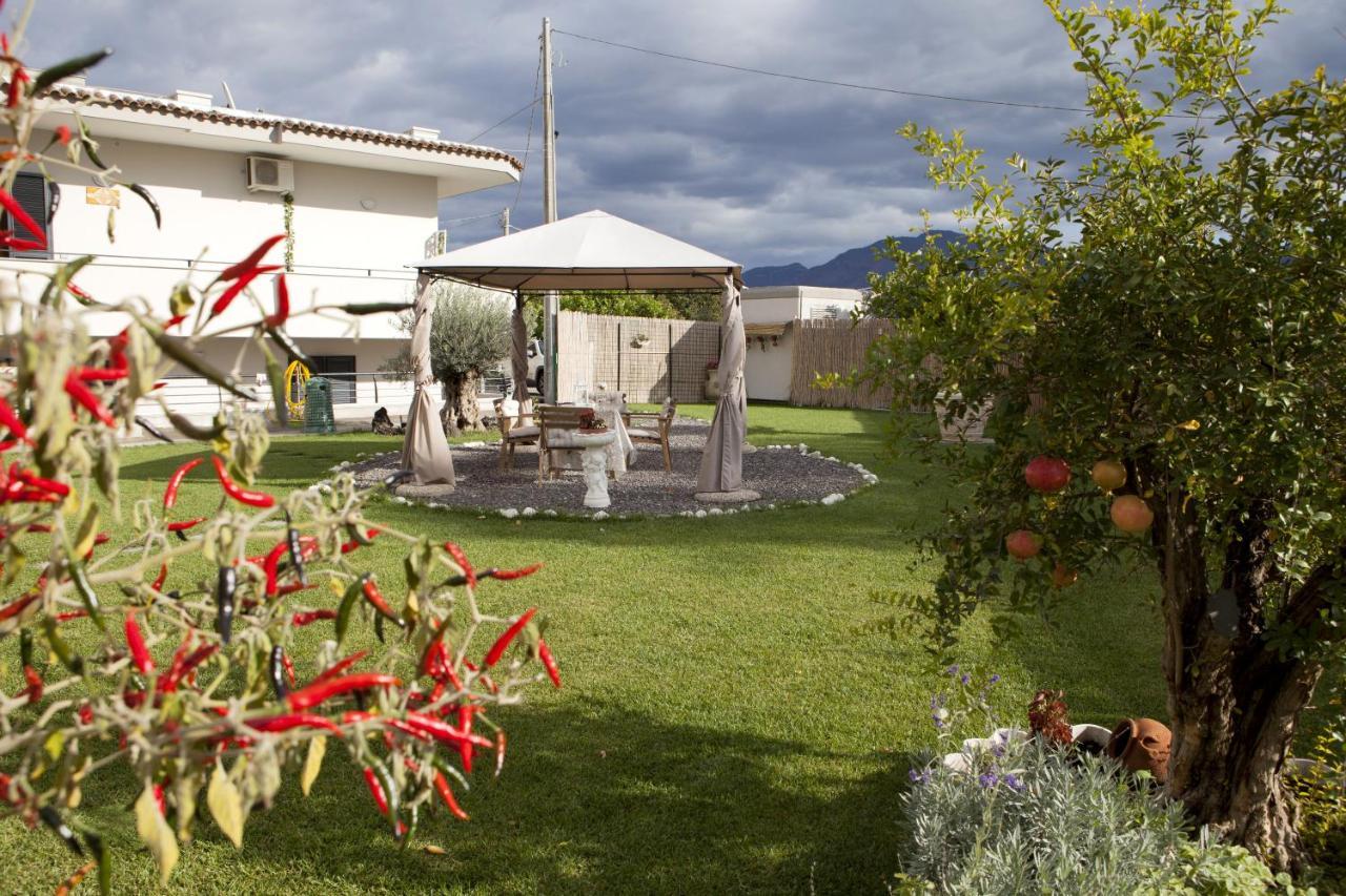 Pompei Gryllus Bed & Breakfast ภายนอก รูปภาพ