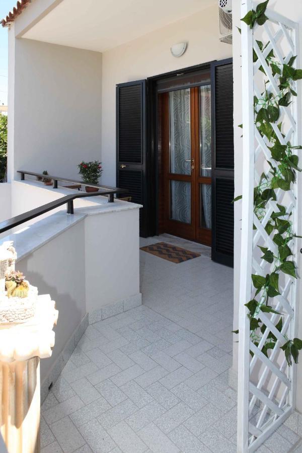 Pompei Gryllus Bed & Breakfast ภายนอก รูปภาพ